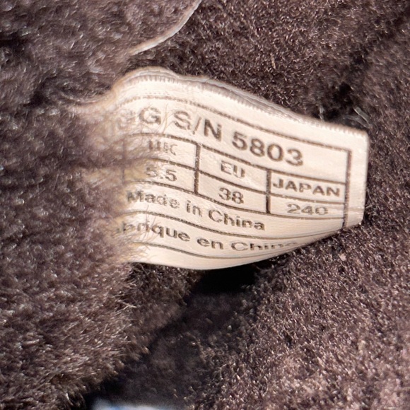 Ugg classic Button Bailey 5803 Size 7 - Picture 8 of 9